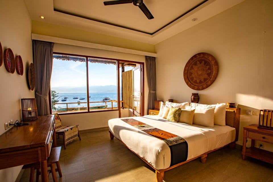 Photo of the whole room, Sea view