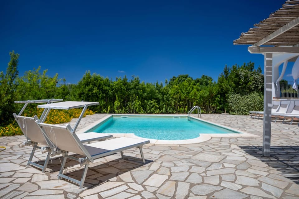 VILLA RAFAEL CON Piscina, IUN P4098 Villa in Sardinia