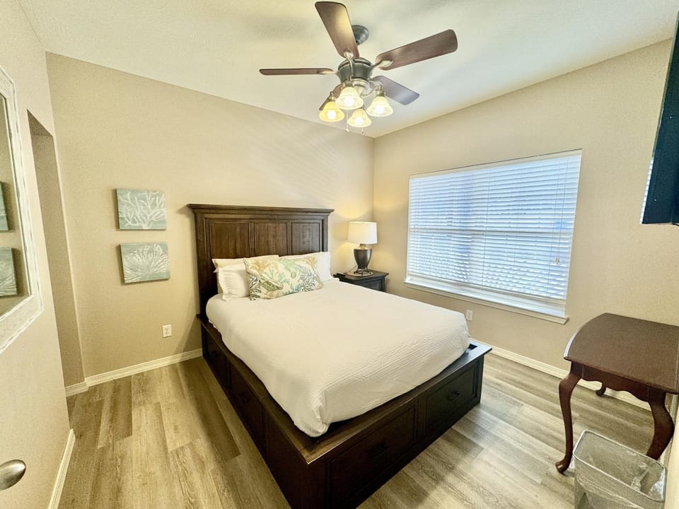 Walk-in Condo A-4 Apartment in Ridgedale