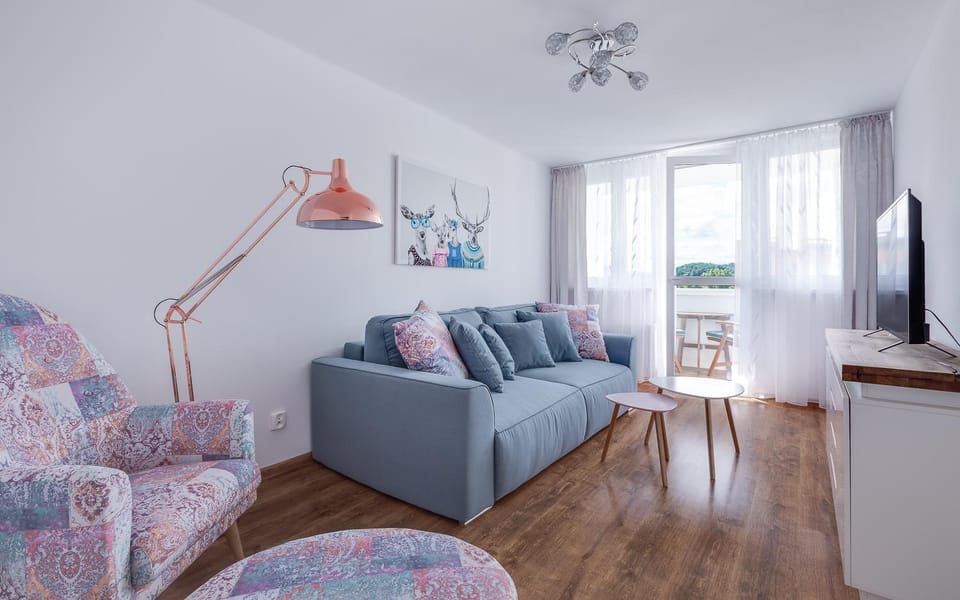 TV and multimedia, Balcony/Terrace, Living room, Seating area, Bedroom