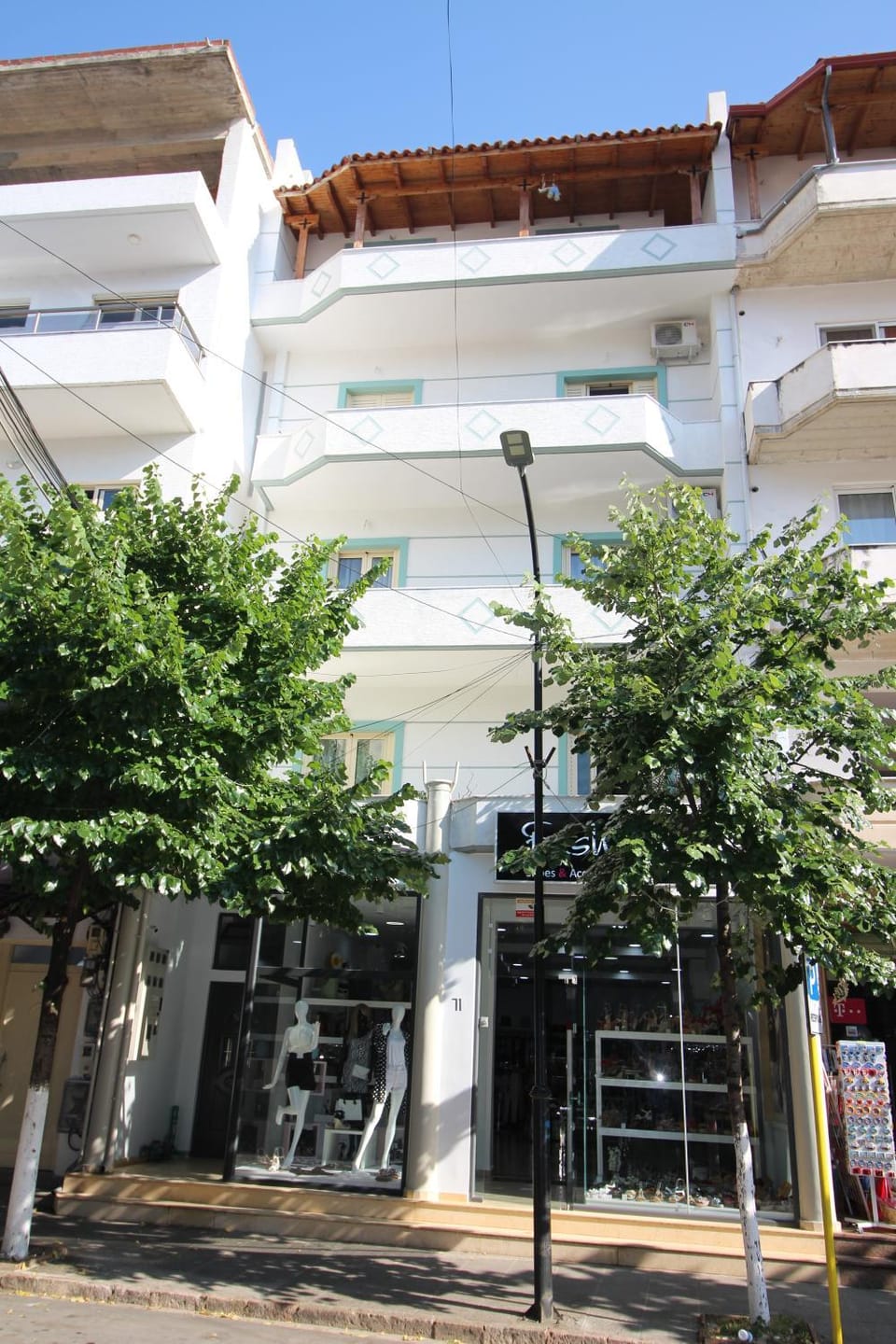 Facade/entrance