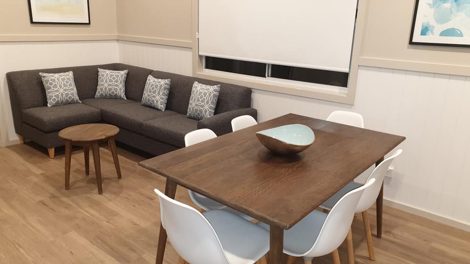 Seating area, Dining area
