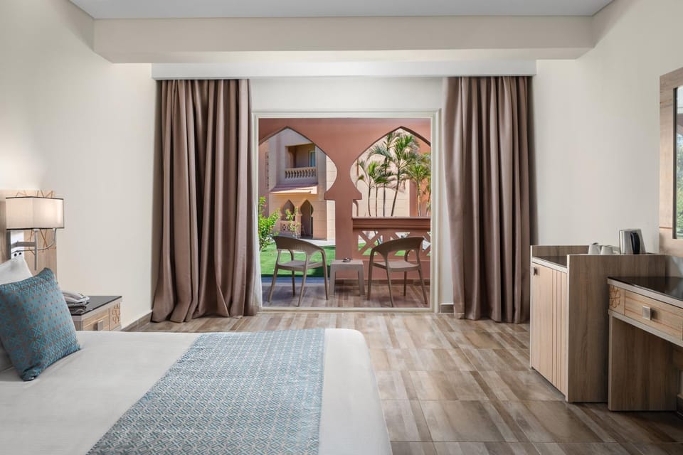 Bed, Garden view