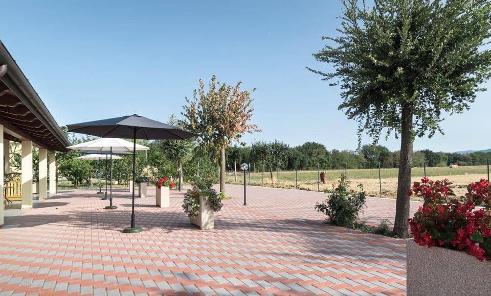 Facade/entrance, Garden, Balcony/Terrace, Other, Banquet/Function facilities, Garden view