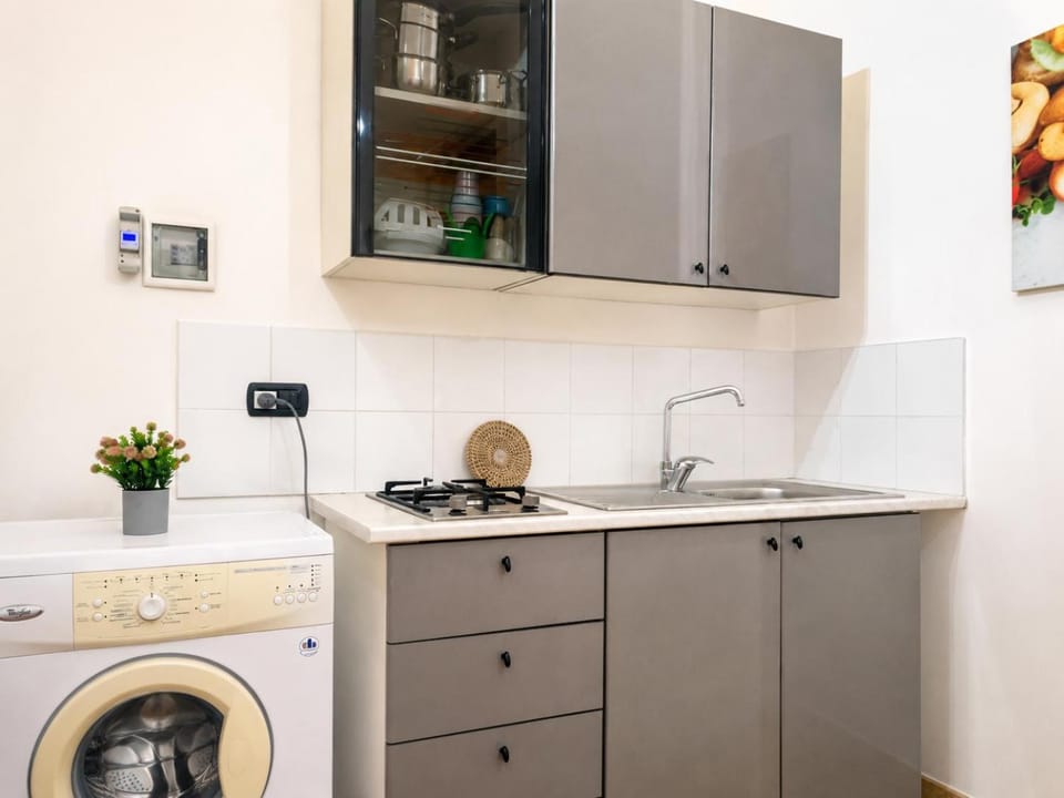 Kitchen or kitchenette, stove, washing machine