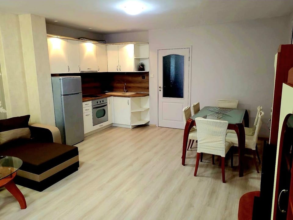 Kitchen or kitchenette, Living room
