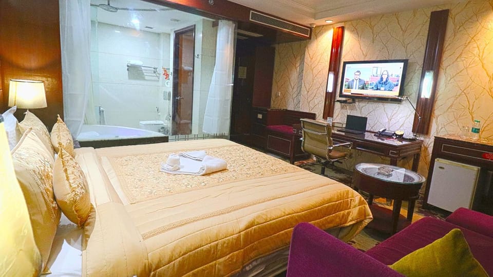 Bathroom, TV and multimedia, Bedroom