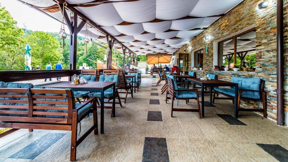 Restaurant/places to eat, Decorative detail