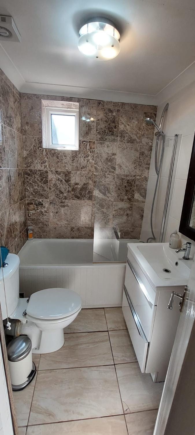 Two Bedroom Flat St Andrews Road Apartment in London