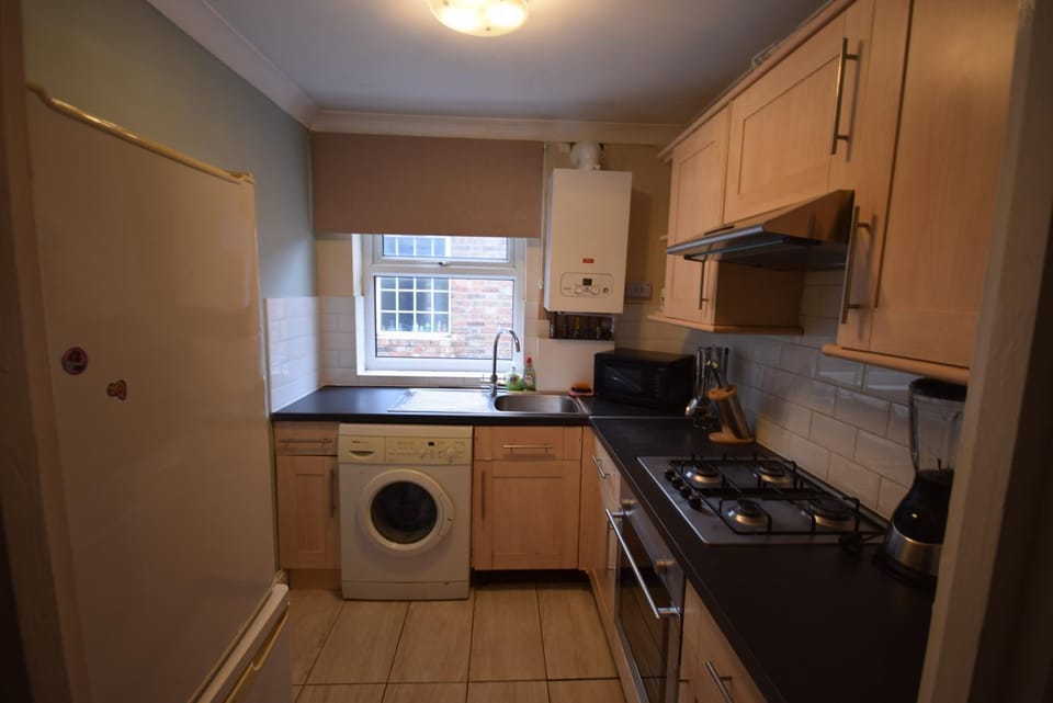 Two Bedroom Flat St Andrews Road Apartment in London