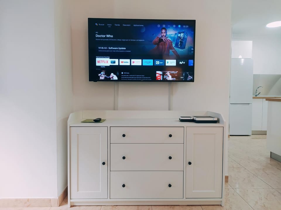 Communal lounge/ TV room, TV and multimedia