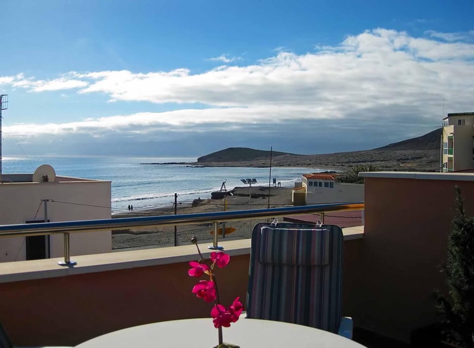 Mountain view, Sea view
