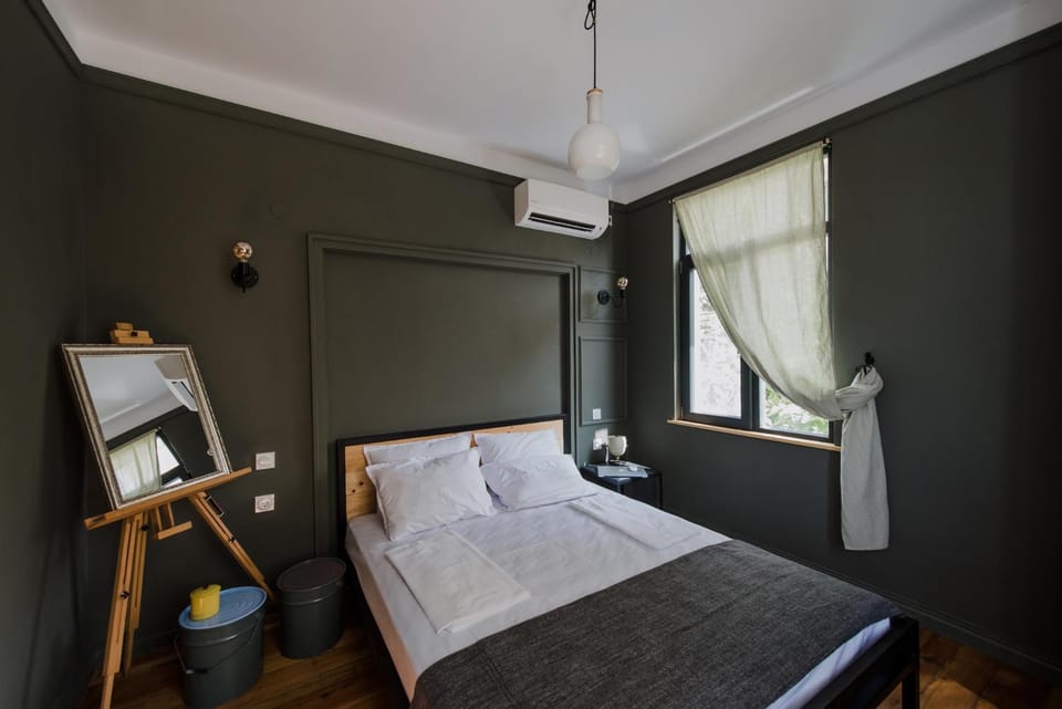 Bed, Bedroom, air conditioner