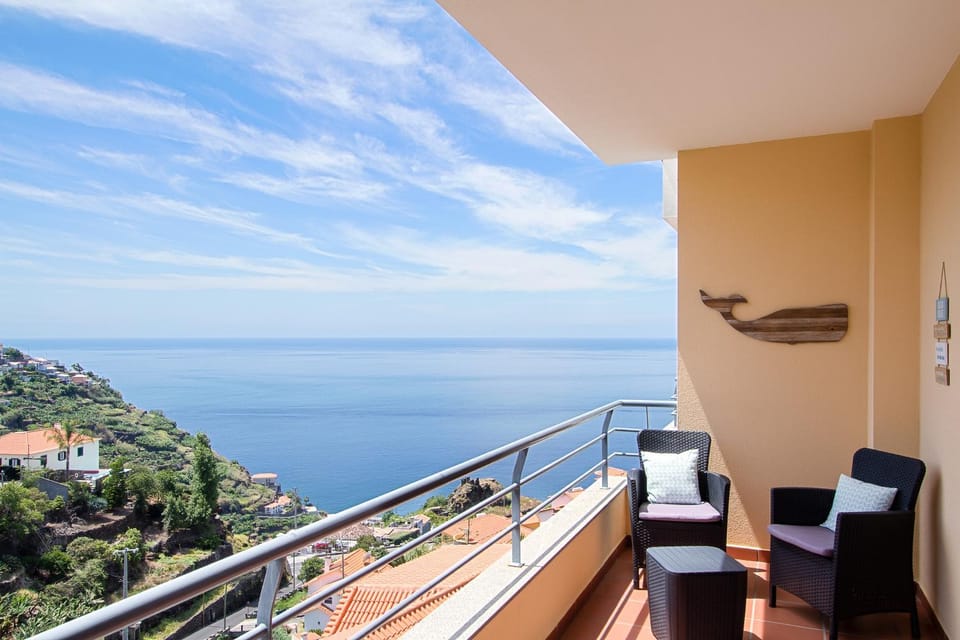 Property building, Balcony/Terrace, Sea view
