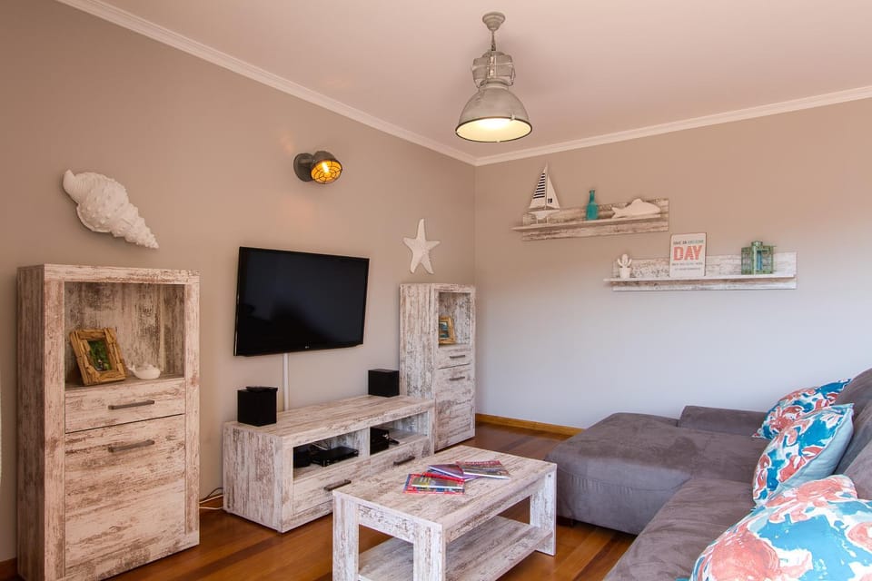 Communal lounge/ TV room, TV and multimedia, Living room, Seating area
