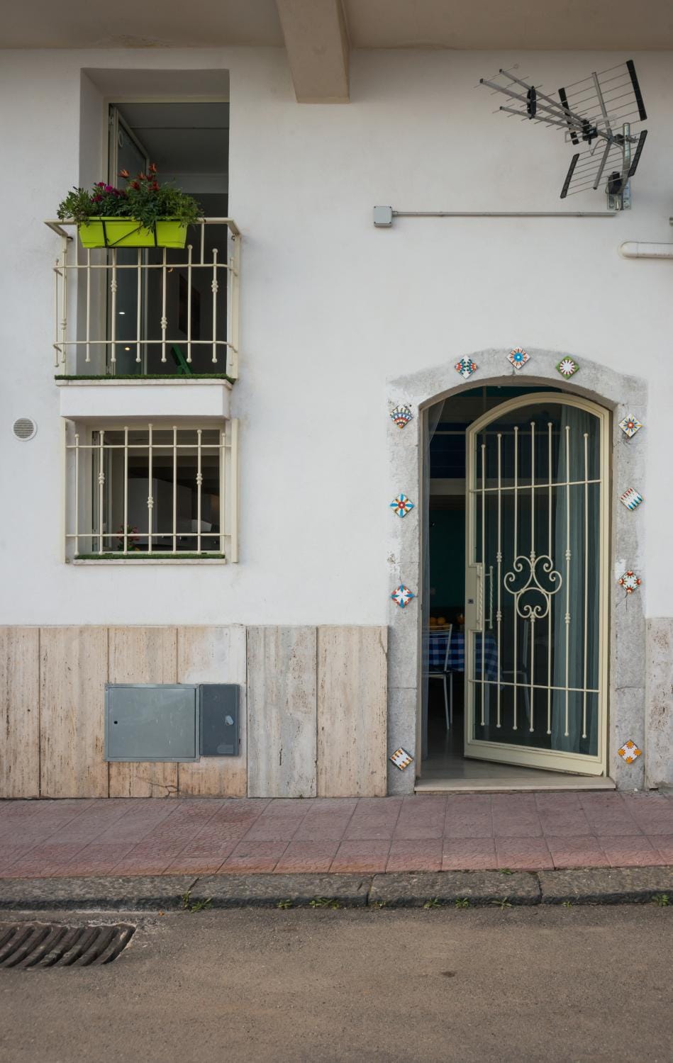 Facade/entrance