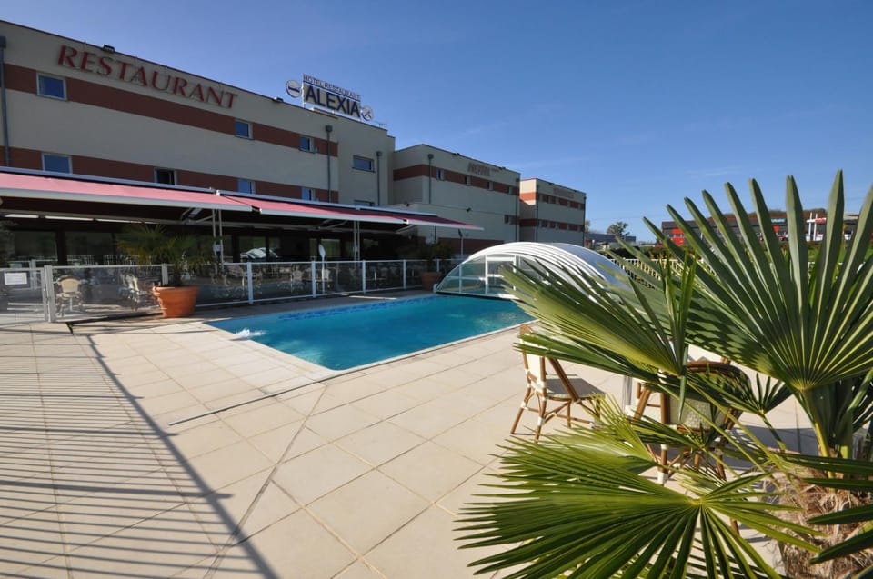 Facade/entrance, Swimming pool, Swimming pool