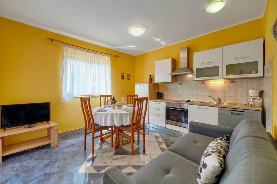 Kitchen or kitchenette, Living room