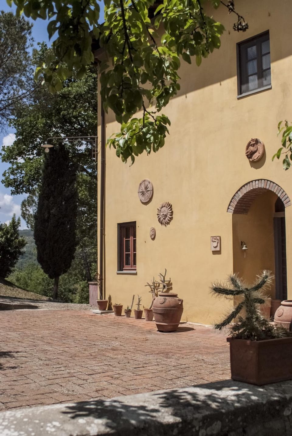 Property building, Facade/entrance, Day, Garden, Garden view