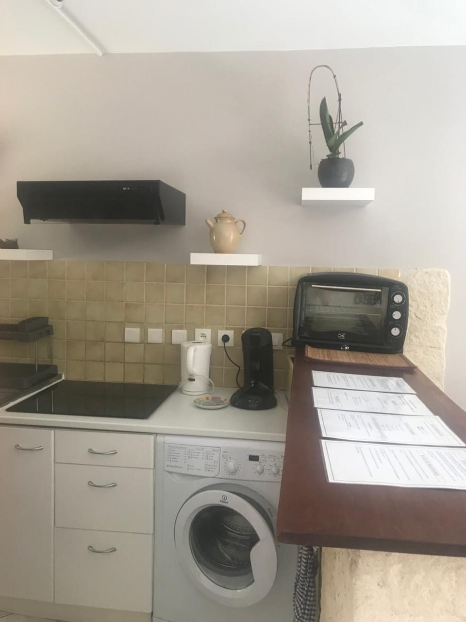 Coffee/tea facilities, Kitchen or kitchenette, Dining area