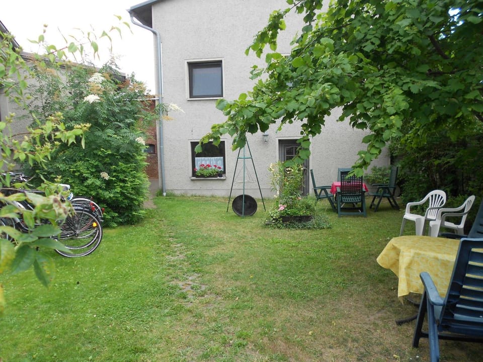 Property building, Patio, Garden