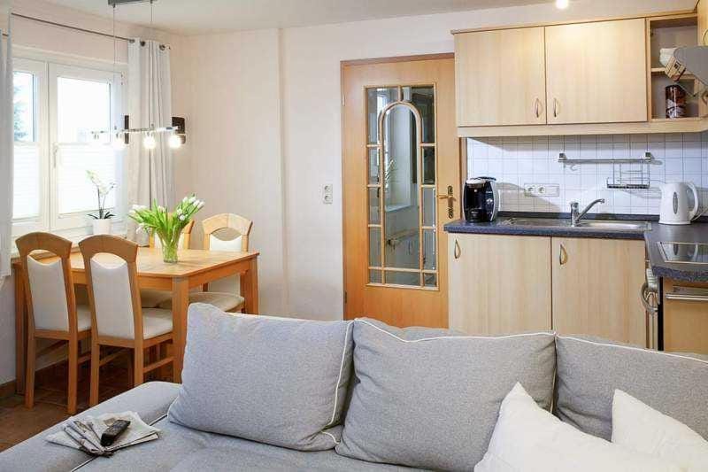 Kitchen or kitchenette, Living room, Seating area, Dining area