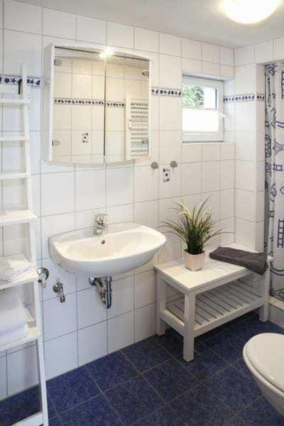 Toilet, Bathroom, towels