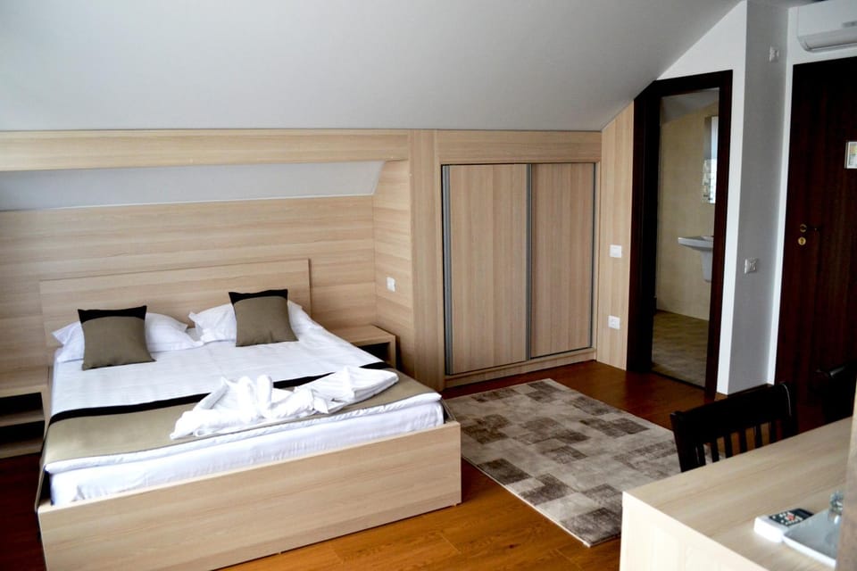 Casa Caroli Bed and Breakfast in Romania