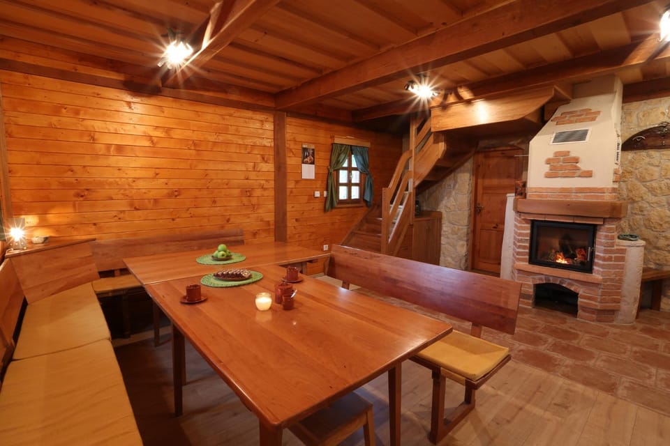 Seating area, Dining area