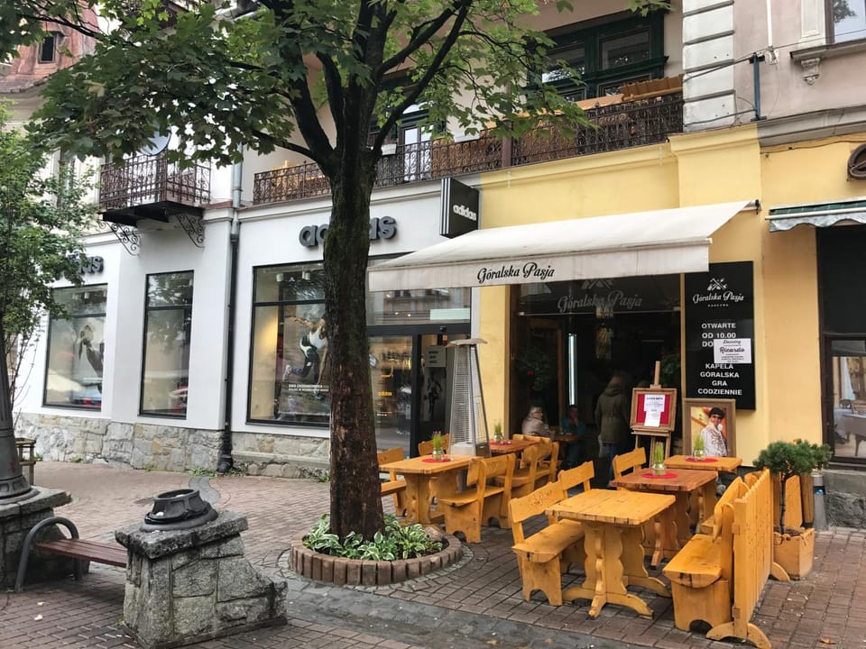 Property building, Restaurant/places to eat