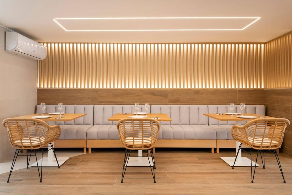 Restaurant/places to eat, Dining area