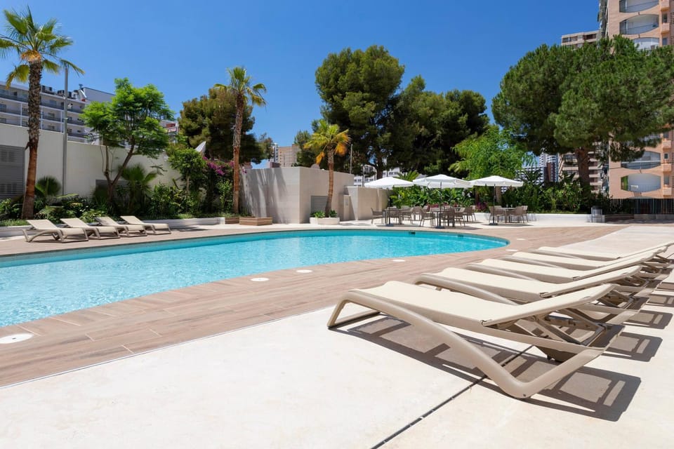Garden, Dining area, Swimming pool