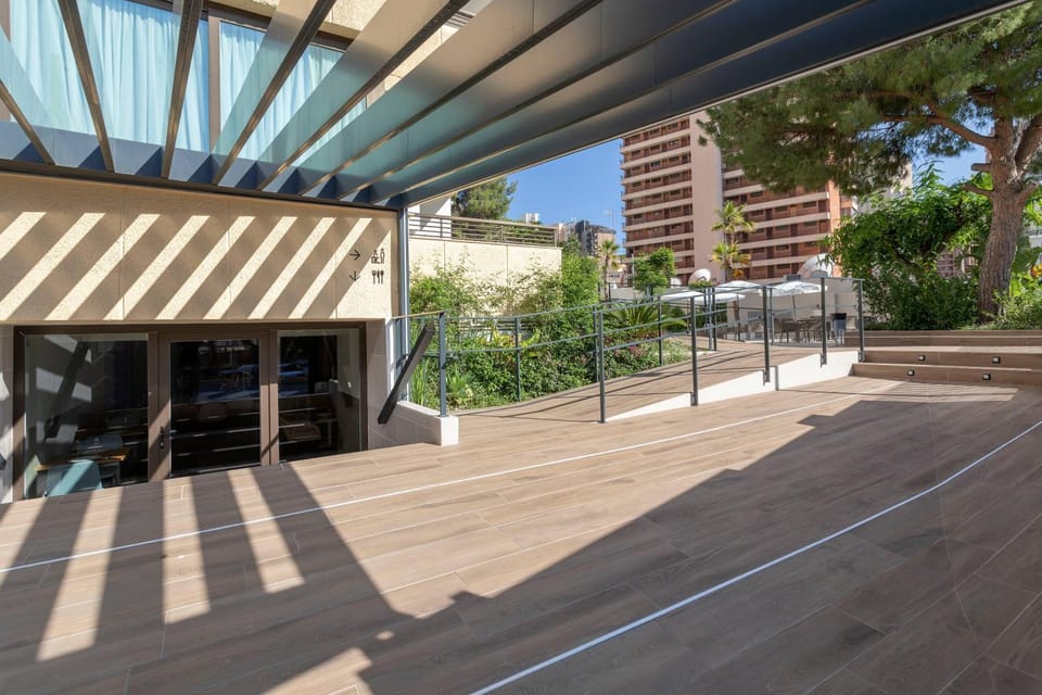 Toilet, Restaurant/places to eat, Facade/entrance, Garden, View (from property/room), Balcony/Terrace, Lounge or bar, Dining area