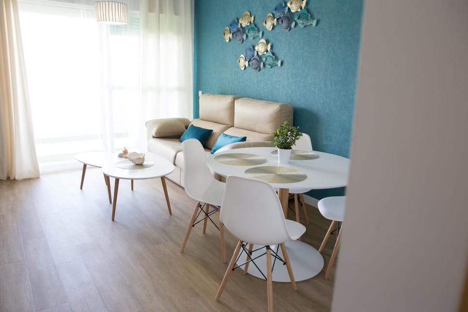 Seating area, Dining area