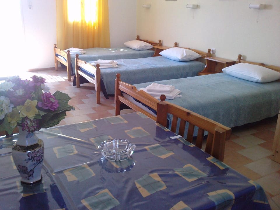 Day, Photo of the whole room