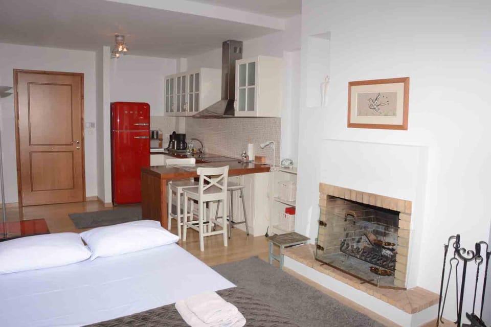 Kitchen or kitchenette, Living room, Seating area, Dining area