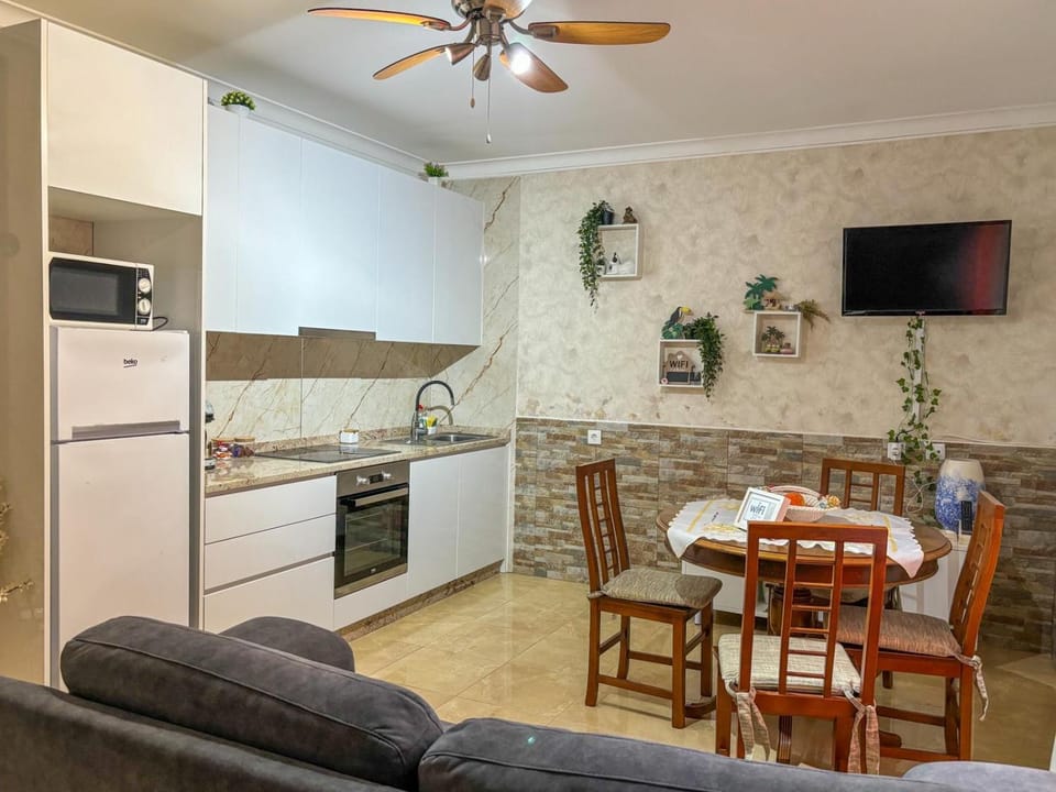 TV and multimedia, Kitchen or kitchenette, internet, microwave, oven