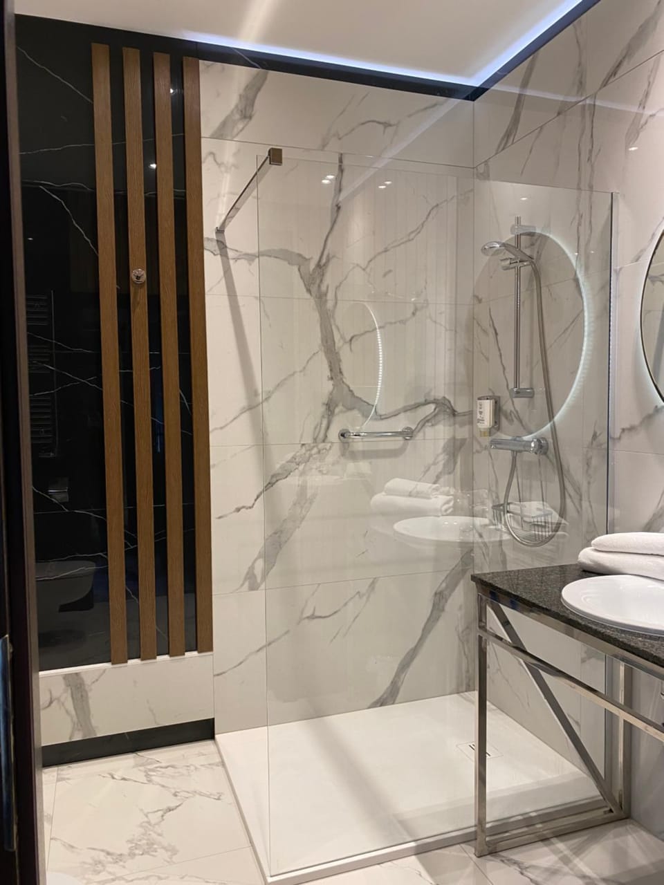 Shower, Bathroom, towels