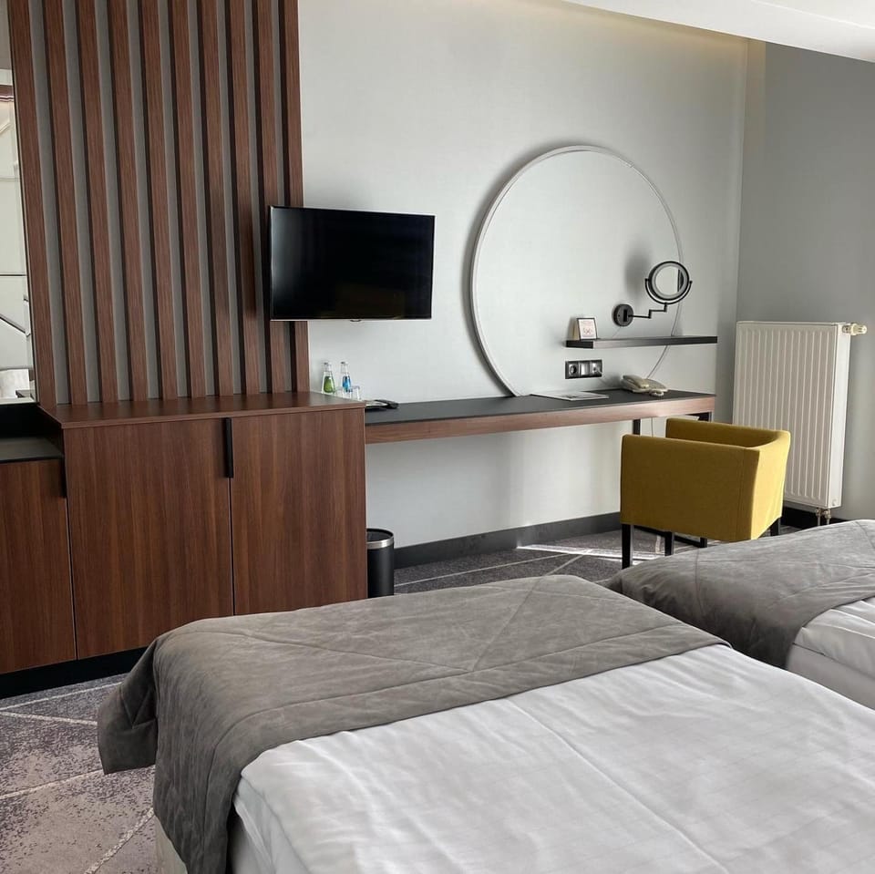 Bed, Photo of the whole room, Bedroom, hair dresser