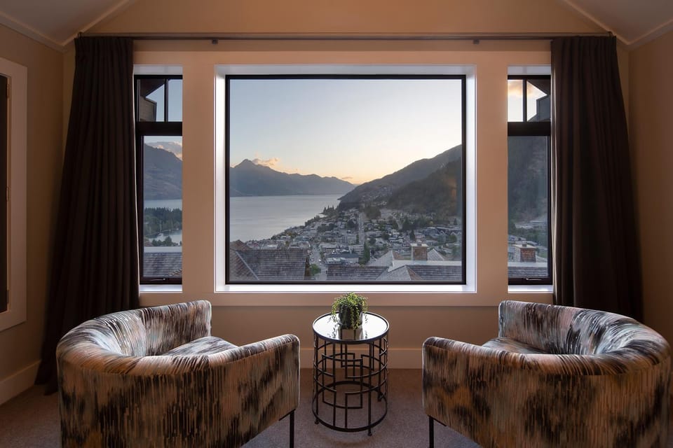 Bedroom, Lake view