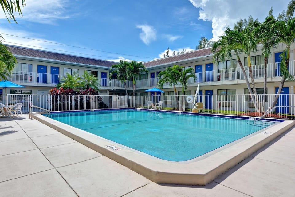 Pool view, Swimming pool