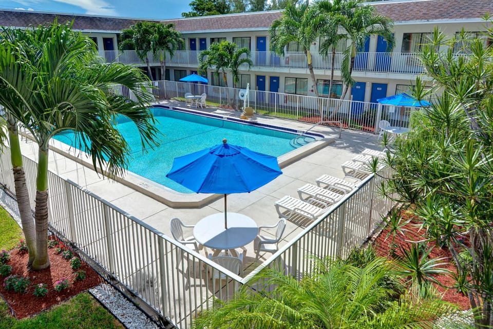 Pool view, Swimming pool
