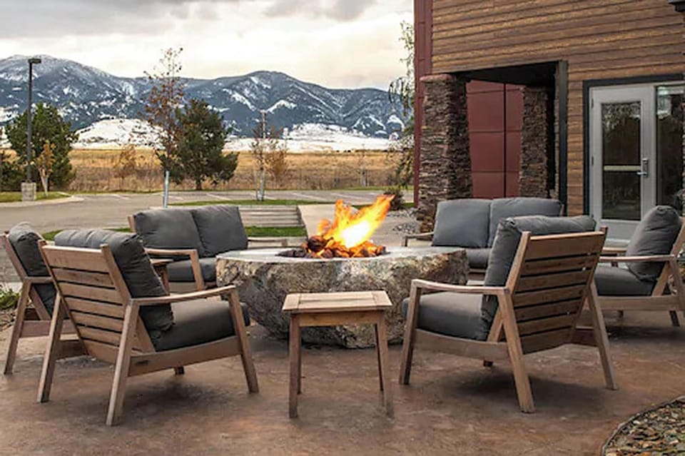 Patio, Natural landscape, Seating area, Mountain view