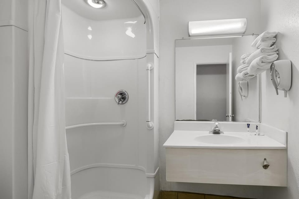 Shower, Bathroom, towels