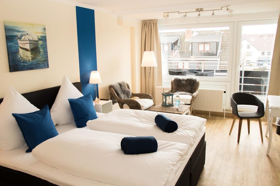 Photo of the whole room, Decorative detail, Seating area, Bedroom