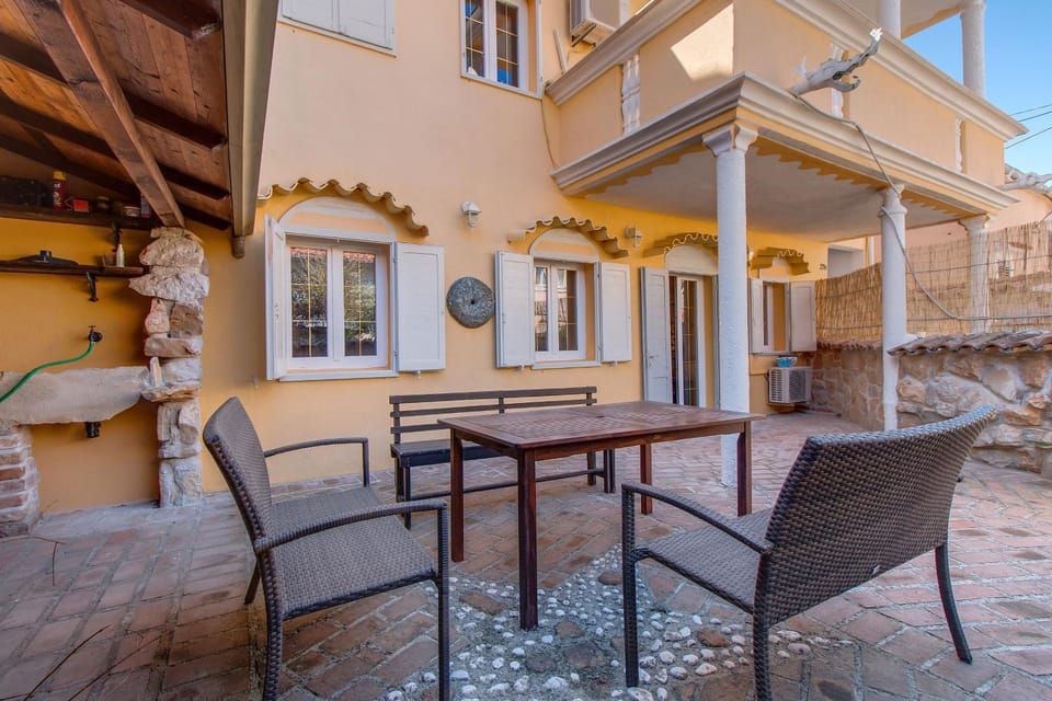 Patio, BBQ facilities, Balcony/Terrace
