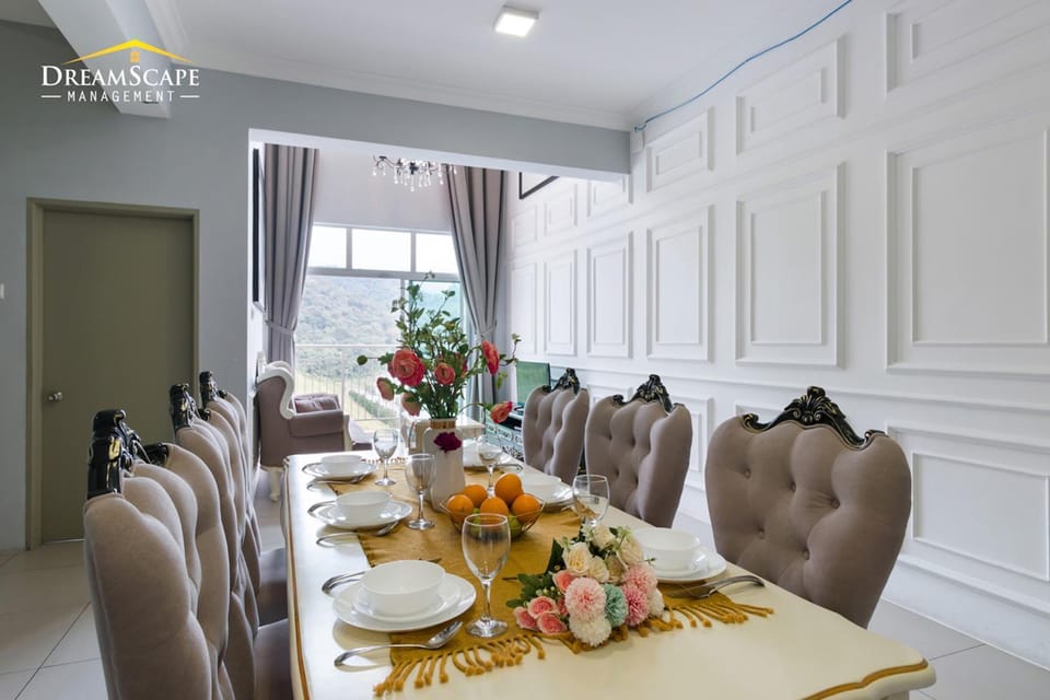 Living room, Food and drinks, Seating area, Dining area