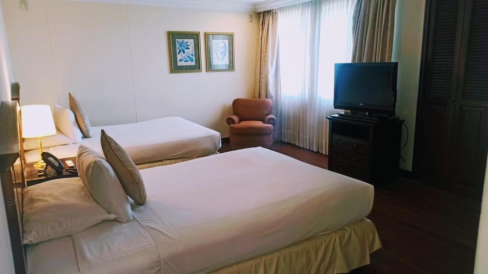Bed, TV and multimedia, Photo of the whole room
