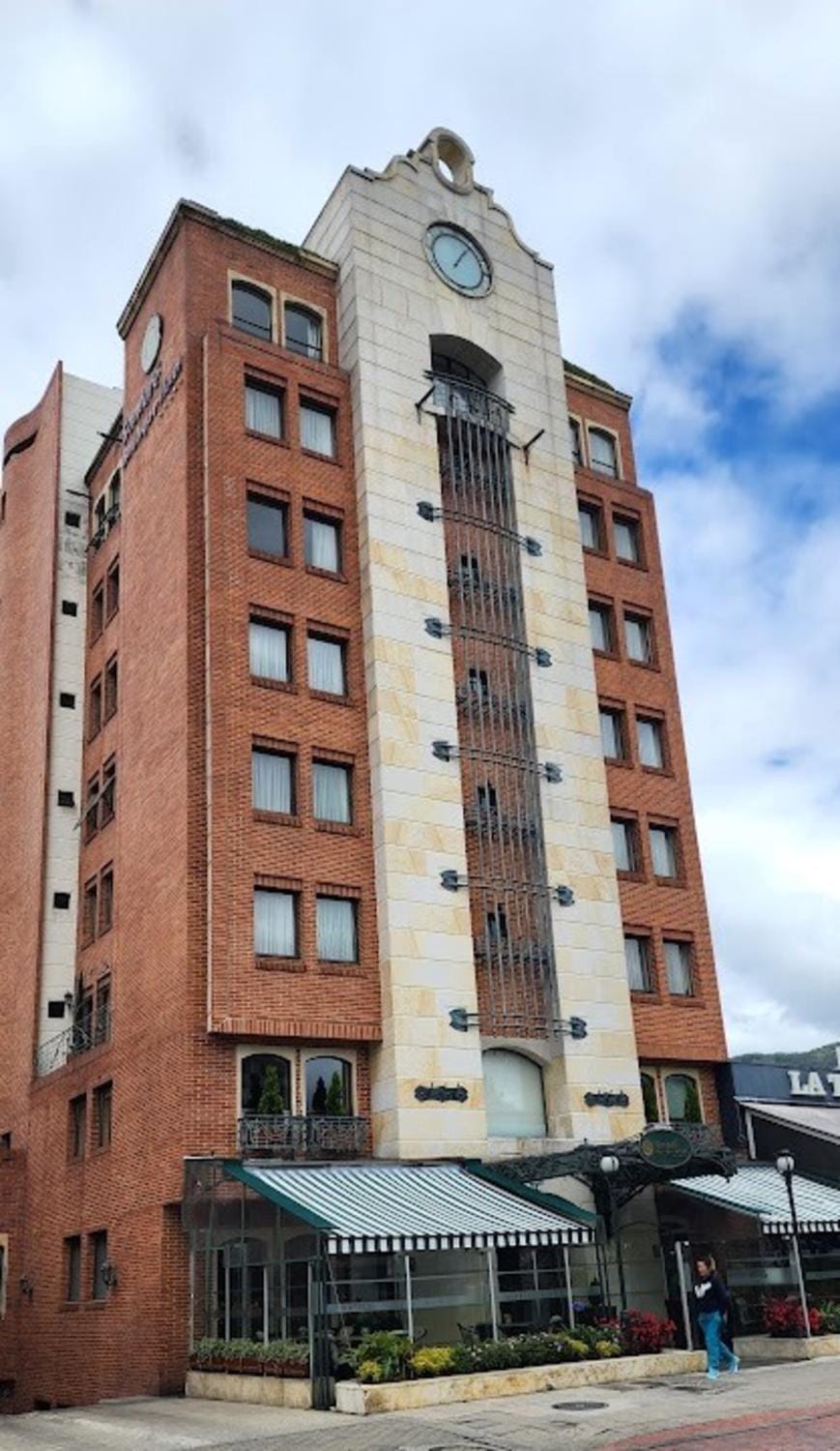Property building, Facade/entrance, Location
