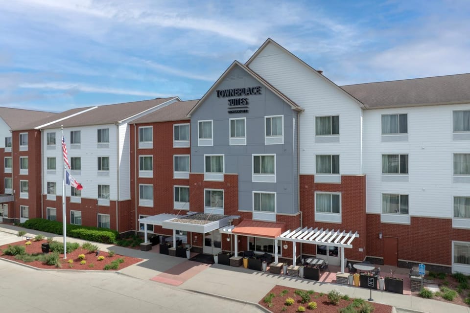Property building, Day, Location, Parking